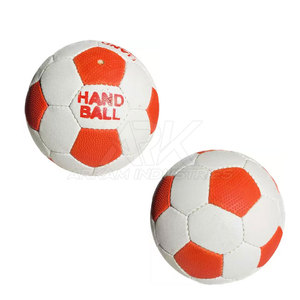 Balón de entrenamiento duradero con costuras resistentes y control de agarre, para uso en interiores y exteriores. - Product Image 4