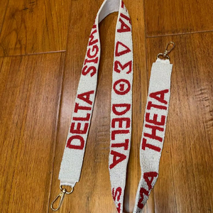 Bolso de mano hecho a mano, de lujo, moderno, elegante y único, con cuentas de semillas, correa DELTA SIGMA, con ganchos metálicos ajustables. - Product Image 1