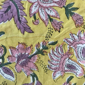 Tissu en coton imprimé à la main – Fond jaune moutarde, imprimé floral Jaal rose, textile indien traditionnel - Product Image 1