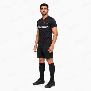 Tenue de foot pour homme, style joueur offensif, tissu sport léger et extensible, maillot de foot à manches courtes et short de foot athlétique - Product Image 3