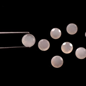 Lote al por mayor de piedras preciosas sueltas de piedra lunar blanca natural facetada y calibrada de 6x6 mm para fabricación de joyas, calidad AAA++ de terceros. - Product Image 2