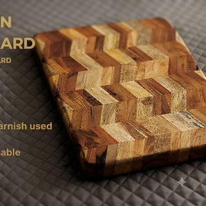 Superbe planche à découper en bois massif à grain apparent, avec un motif chevron multi-tons complexe et durable, idéale pour couper les légumes. - Product Image 4