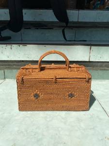 Sac à main en rotin tressé, best-seller indonésien, forme à rabat, deux poignées, style vintage, ouvert, unisexe, écologique, avec bandoulière - Product Image 3
