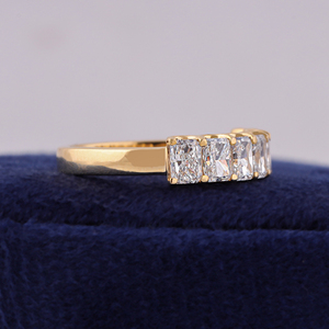 Bague de mariage demi-éternité en or 14 carats avec diamants de laboratoire taille radiant 2,5 TCW - Product Image 2