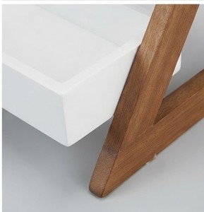 Étagère à épices de cuisine minimaliste triangulaire à double niveau en bois d'acacia durable, type sur pied, avec effet céramique blanc - Product Image 6