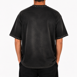 เสื้อยืดคอกลมพรีเมียมทรงโอเวอร์ไซส์สีดำฟอกยีนส์  ผ้าฝ้ายเนื้อหนัก ระบายอากาศได้ดี สไตล์สตรีทแวร์ลำลอง  พร้อมโลโก้ด้านหน้า รับผลิตแบบ OEM และ ODM - Product Image 3