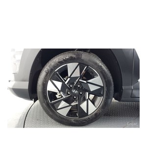 Hyundai Kona 1.6 Turbo Gasolina 2WD con Caja de Cambios Automática, Modelo Junio 2024, 5489 km, Emisión Euro V, Asientos de Cuero, Cámara Trasera - Product Image 4