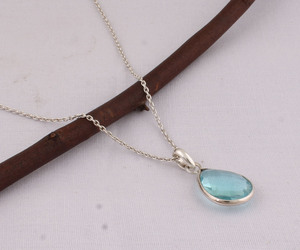 Colgante de Plata de Ley 925 con Topacio Azul Vintage, Piedra Preciosa Natural de Topacio Azul Cielo, Joyería de Plata Hecha a Mano, Piedra de Diciembre - Product Image 1