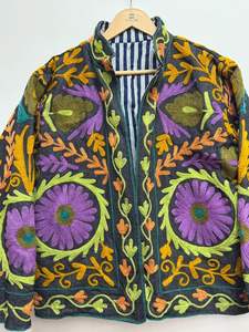 Chaqueta Acolchada de Algodón Suzani Bordada a Mano |   Abrigo Étnico Colorido de Invierno |   Regalo para ella: Chaqueta - Product Image 4