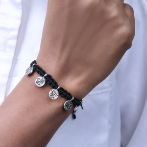 Pulsera de Cordón Negro Ajustable con Dijes de Loto Plateados para Mujer, Pulsera Fina con Protección de Cordón, Ajustable, Moderna, Regalo, Venta al por Mayor - Product Image 3