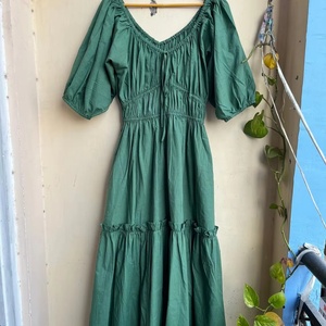 Vestido largo informal de algodón con escote corazón para mujer, color verde, teñido liso, regalo para ella. - Product Image 1