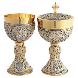 Cáliz y Ciborio de latón de la Pasión de Cristo en dos tonos, oro y plata, estilo celta, de alta calidad, para uso en iglesias. - Product Image 1