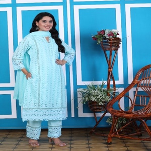 Ensemble Kurta Traditionnel en Coton Bleu Ciel Rafraîchissant pour Femme NIYANI avec Détails Raffinés en Schiffli et Dupatta Fluide pour un Style Ethnique Chic - Product Image 2