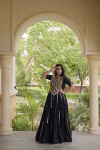 Lehenga Choli noir long jusqu'au sol avec broderies miroir, robe de mariage indienne traditionnelle pour femmes - Product Image 5