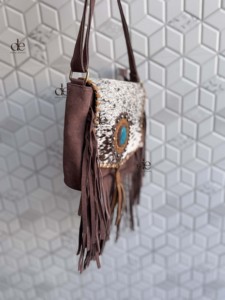 Sac à main bandoulière en cuir suédé à franges, style western, en peau à poils, avec pierres de créateur, pour femme, design unique, vente en gros - Product Image 2