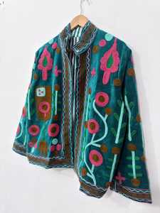 Veste courte d'hiver pour femme, style blazer, en velours brodé Suzani, faite main, avec motif symbolique, tendance et audacieuse - Product Image 3
