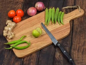 Planche à découper en bois de manguier naturel avec poignée intégrée, écologique, épaisseur 1,5 cm, passe au lave-vaisselle - Product Image 3