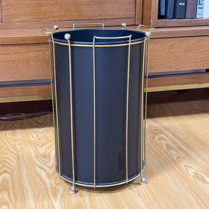 Bote de basura azul de primera calidad con base plateada, perfecto para el vestíbulo de hoteles y eventos, venta al por mayor desde India. - Product Image 1