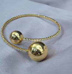 Bracelet en laiton plaqué or avec breloque perle pour femme - Bijou tendance, cadeau idéal - Product Image 2