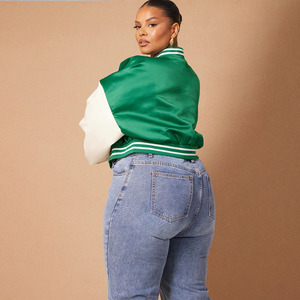 แจ็คเก็ตเบสบอลวาร์ซิตี้คุณภาพพรีเมียมสำหรับผู้หญิง หนังวัวแท้ ทรงครอปเข้ารูป ปักโลโก้ตามสั่ง พิมพ์ลาย ผ้าคอตตอนผสม - Product Image 3