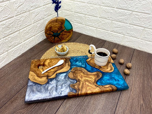 Plateau de service en résine époxy couleur bois naturel Plateau de service en bois de manguier et époxy pour bar et maison d'Inde - Product Image 4