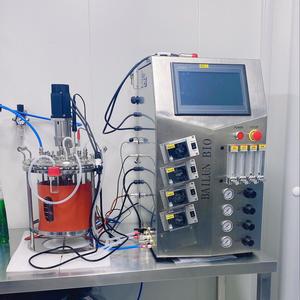 Le bioréacteur en verre à paroi unique de 2L nettoie soigneusement et se prépare pour la prochaine course. - Product Image 5