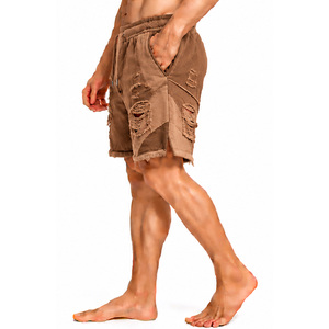 Pantalones cortos de gimnasio para hombre, de tela de algodón, con acabado desgastado, costuras con parches deshilachados, cintura con cordón, bolsillos laterales, para entrenamiento físico, uso diario. - Product Image 3