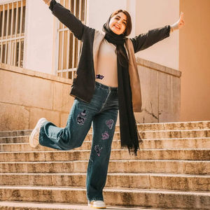 Écussons brodés personnalisés en gros, faible MOQ, logo en forme de fleur, tissu chenille pour vêtements et chapeaux - Product Image 4