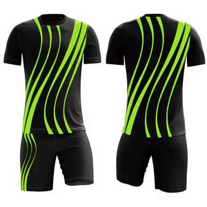 Ensembles d'uniformes de football imprimés par transfert thermique en gros, 100 % polyester, col ras du cou, grandes tailles, respirants, séchage rapide, taille élastique - Product Image 6