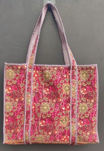 Sac fourre-tout en coton matelassé Kantha à motif floral pour femme, avec fermeture éclair, chaînes, deux poignées/bretelles, pour le quotidien, la plage, les voyages et le shopping - Product Image 2