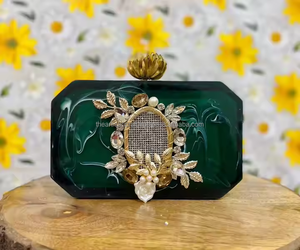 กระเป๋าคลัทช์เรซิ่นสุดหรู งานเพ้นท์มือ แฟชั่นคุณภาพสูง งานแฮนด์เมด ดีไซน์ใหม่ งานเรซิ่นอีพ็อกซี่ งานฝีมือช่างฝีมือ สีสั่งทำได้ - Product Image 4