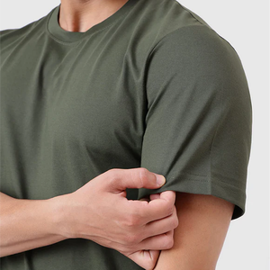 เสื้อยืดคอกลมผ้าฝ้ายทรงปกติสำหรับผู้ชายสีขาวล้วน น้ำหนัก 180 กรัม แต่งขอบตัดสี แห้งเร็ว ระบายอากาศได้ดี รับผลิตตามสั่งขายส่ง - Product Image 4