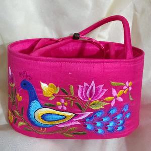 Elegante Bolso de Mano Bordado con Diseño Floral, Estilo Tradicional Indio Potli, Bolsa de Regalo, Cesta de Regalo Festiva - Product Image 1