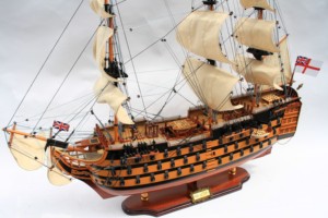 Meilleures ventes - Modèle de navire à voile HMS VICTORY peint - Fabriqué à la main - Pour la décoration de la maison et la collection - Product Image 2