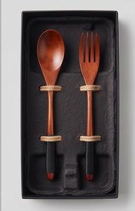 Ensemble cuillère et fourchette en bois avec poignées noires, design minimaliste, couverts réutilisables pour la cuisine - Product Image 6