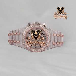 Montre contemporaine en métal avec design d'aiguilles équilibrées, contour raffiné du fond de boîtier et bracelet à maillons connectés - Product Image 5