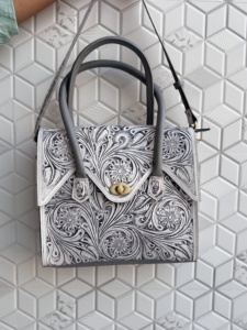 Bolso Bandolera de Cuero Hecho a Mano, Estilo Bohemio Gitano, Nuevo, Hecho a Mano, Estilo Occidental, Multiusos, en Oferta - Product Image 1