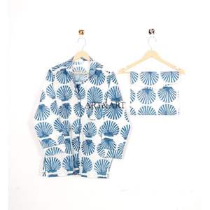 ชุดนอนฤดูร้อนสำหรับผู้หญิง ผ้าฝ้ายนุ่ม ระบายอากาศได้ดี ชุดนอนทรงเข้ารูป ลายดอกไม้ ชุดนอนเป็นของขวัญสำหรับผู้หญิง ชุดนอนใส่สบาย - Product Image 2