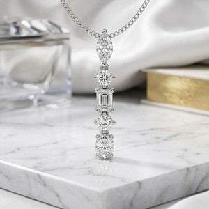 Collar con Colgante de Lujo con Diamantes Cultivados en Laboratorio de 2.00CTW, Corte Multiforma, Engastados en Oro de 14K, Certificados por IGI - Product Image 3