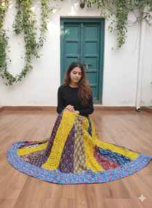 Falda Bohemia Étnica para Mujer, Estampada en Serigrafía con Diseño Floral y Lentejuelas, Cintura Natural, Largo hasta la Rodilla, Estilo Flare, en Lino/Algodón Orgánico Bagru - Product Image 4