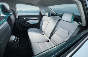 Geely Emgrand 2023 1.5L CVT Luxe, Berline <span class=keywords><strong>Essence</strong></span> à Longue Portée pour Adultes, Véhicule Économe en Carburant avec Dépôt Réduit - Product Image 5