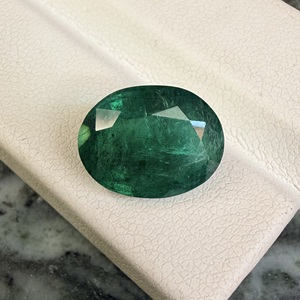 Piedra Preciosa de Esmeralda Zambiana Natural de 3.82 Quilates, Corte Ovalado Verde Intenso, Facetada, Suelta, para Joyería - Product Image 4