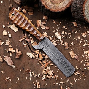 มีดคาวบอยเหล็กดามัสกัสตีขึ้นรูปด้วยมือ ด้ามไม้พะยูง พร้อมปลอกหนัง  แบบฟูลแทง ใบมีดคงที่ รับผลิตตามสั่ง (OEM) สำหรับพกพาประจำวัน (EDC) - Product Image 5