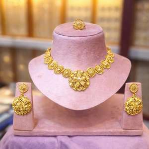 MOLL JEWELLERS - Cadena de Cobre Macizo con Diseño de Hojas y Circonitas Naturales, Chapada en Oro/Rodio/Plata, Elegante y Moderna para Mujer, Ideal para Bodas - Product Image 3