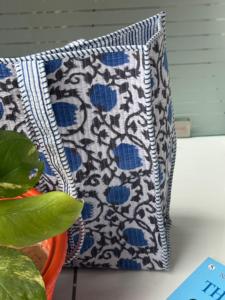 Bolsa de Playa Grande Acolchada de Algodón a Rayas para Mujer con Asa Larga - Uso Diario, Compras, Fiestas y Exposiciones - Product Image 3