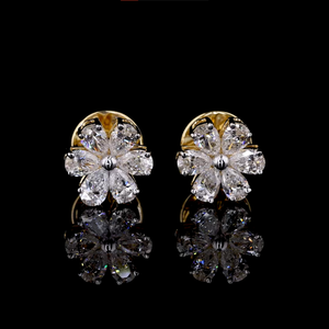 Pendientes de Diamantes con Corte de Pera en Forma de Flor |   Pendientes Minimalistas de Oro para Uso Diario |   Joyería al por Mayor - Product Image 1