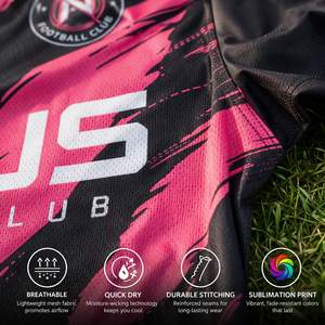 เสื้อฟุตบอลทีมโรงเรียนแบบกำหนดเอง ผ้าโพลีเอสเตอร์แห้งเร็ว ระบายอากาศได้ดี สกรีนลายปักชื่อและหมายเลขผู้เล่นตามสั่ง - Product Image 3