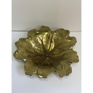 Assiette Classique en Métal Doré pour Décoration, Utilisation en Cuisine, Service et Présentation – Plat Élégant pour Snacks, Fruits Secs et Décoration de Table - Product Image 2