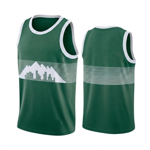 เสื้อกีฬาแขนกุดสีเขียวพิมพ์ลายเมืองภูเขาพร้อมขอบสีขาว - Product Image 1