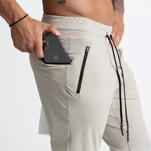 Ensemble de survêtement léger en polyester pour homme |   Veste à capuche zippée et pantalon de jogging |   Fabricant de vêtements de sport en gros - Product Image 4